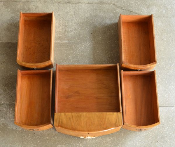 サイドバイサイド　アンティーク家具　美しいアンティークの英国家具、三面鏡のドレッシングテーブル。引き出しは５杯。(k-1012-f)