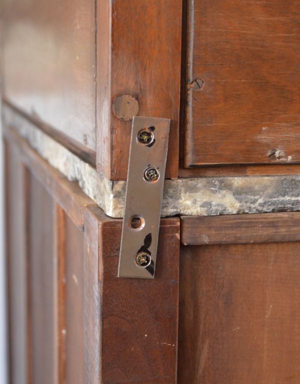 サイドボード　アンティーク家具　ウォルナット材のアンティーク英国家具、コーナーウォッシュスタンド。上下で分かれるようになっています。(k-1014-f)