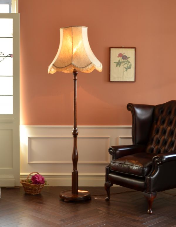 スタンドライト　照明・ライティング　イギリスのアンティークスタンド照明、布シェードのフロアランプ。背の高いフロアランプ。(k-1016-f)