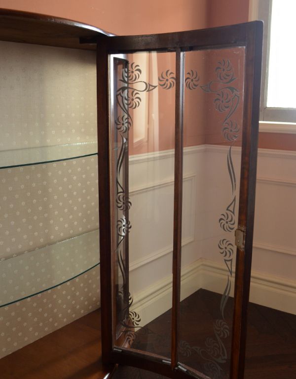 アンティークのキャビネット アンティーク家具 イギリスのアンティーク家具、飾って楽しむガラスのショーケース。ガラスもアンティークならでは。(k-1020-f)