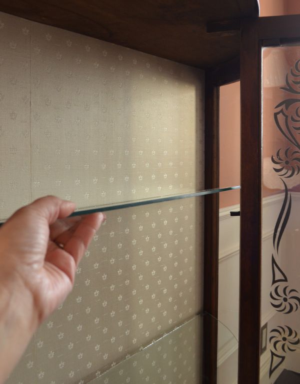 アンティークのキャビネット アンティーク家具 イギリスのアンティーク家具、飾って楽しむガラスのショーケース。ガラスの棚板は可動です。(k-1020-f)