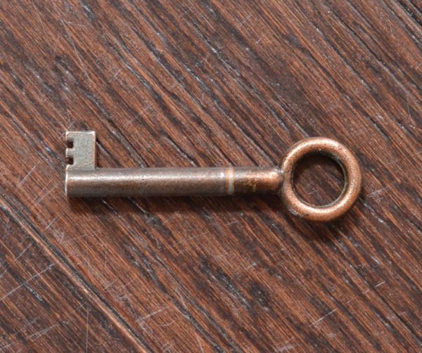 アンティークのキャビネット アンティーク家具 イギリスのアンティーク家具、飾って楽しむガラスのショーケース。アンティークの鍵が付いています。(k-1020-f)