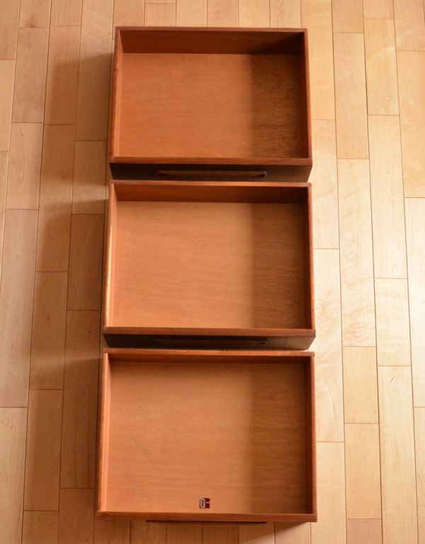 アンティーク家具　ビンテージの北欧インテリア、G-PLANの６段チェスト。引き出しは全部で６杯あります。(k-1022-f)