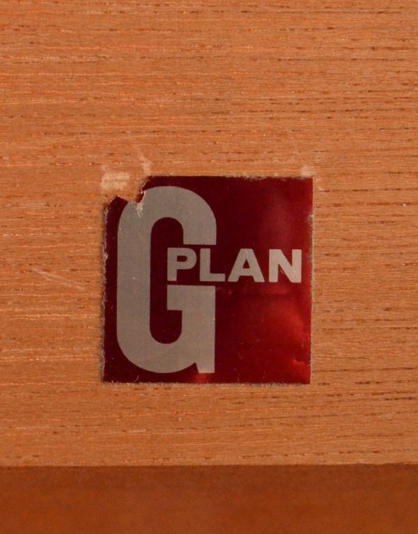 アンティーク家具　ビンテージの北欧インテリア、G-PLANの６段チェスト。『G-PLAN』のロゴシールがキレイに残っていました。(k-1022-f)
