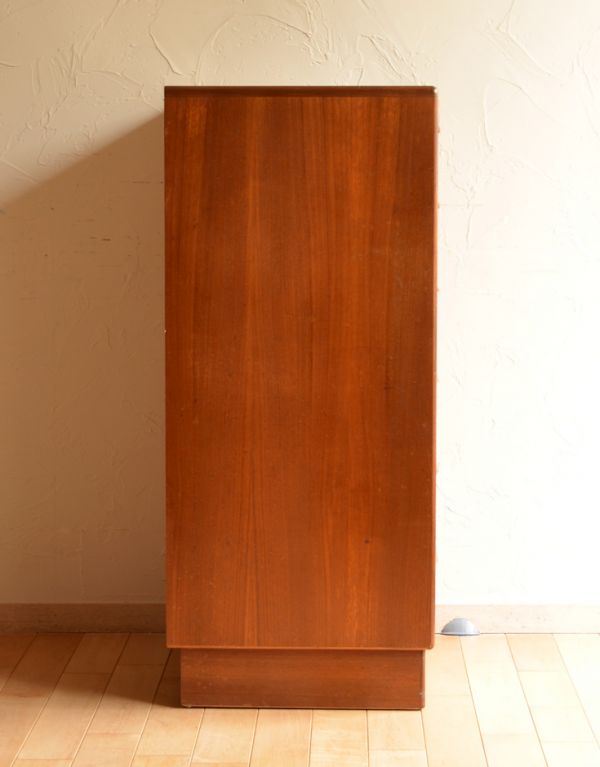 アンティーク家具　ビンテージの北欧インテリア、G-PLANの６段チェスト。サイドから見るとスッキリシンプル。(k-1022-f)