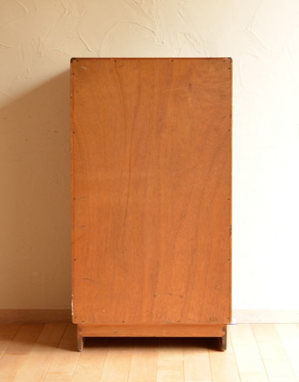 アンティーク家具　ビンテージの北欧インテリア、G-PLANの６段チェスト。きちんとメンテナンスしているので後ろから見ても美しいです。(k-1022-f)