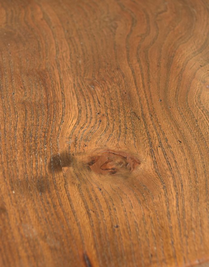 板座面　アンティーク チェア　木製の可愛いスクールチェア、アンティーク椅子。木目や色は1脚1脚微妙に違いますが、どれもキレイに仕上げています。(k-1023-c)