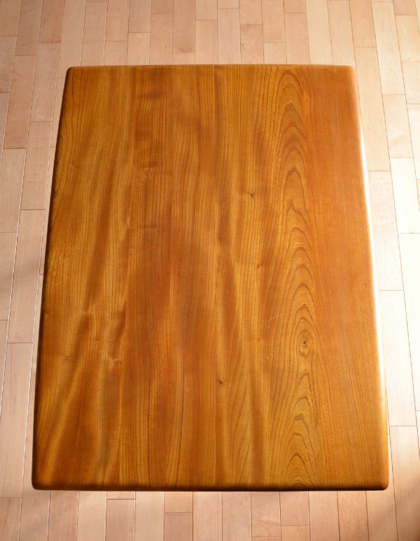 アンティーク家具　アンティークの北欧家具、アーコールのダイニングテーブル。メンテナンスをしっかりしているので、ご安心ください。(k-1023-f)