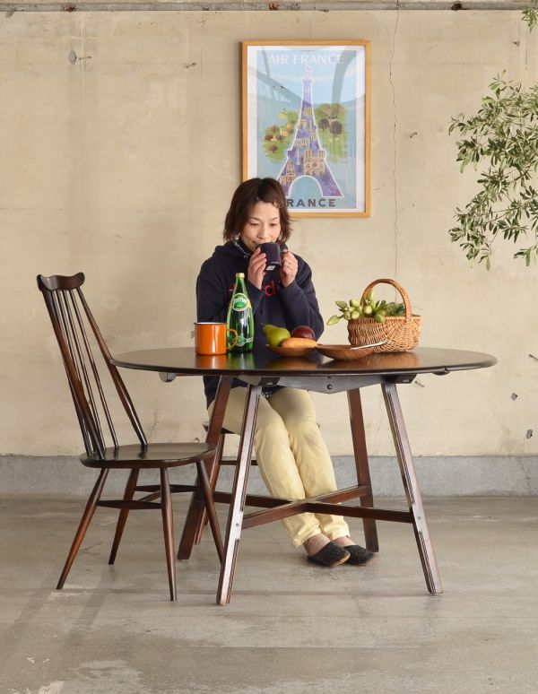 アンティーク家具 アンティークのアーコール家具、ドロップリーフダイニングテーブル。大人気の丸いダイニングテーブル。(k-1024-f)