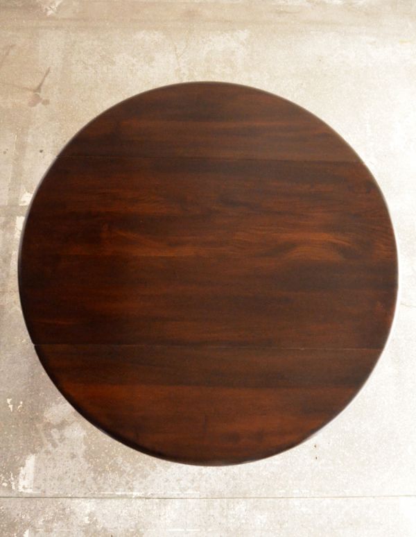 アンティーク家具 アンティークのアーコール家具、ドロップリーフダイニングテーブル。真ん丸で愛嬌のある天板です。(k-1024-f)