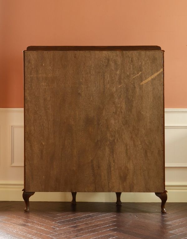 アンティークのキャビネット　アンティーク家具　上品なアンティークの英国家具、きらめくガラスキャビネット。キチンとメンテナンスしてあるので、裏側もキレイです。(k-1026-f)