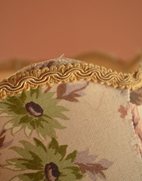 照明・ライティング アンティークのスタンド照明、花柄シェードのフロアランプ。専門の職人によってお直ししていますが、アンティークは新品ではありません。(k-1028-f)