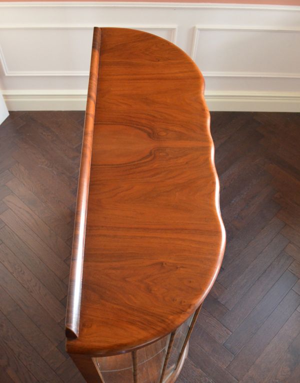 アンティーク家具　エレガントなアンティーク英国家具、綺麗なガラスのショーケース。天板もピカピカにお直ししました。(k-1030-f)