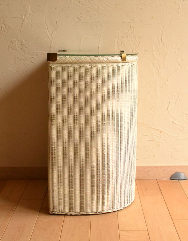 アンティーク家具　アンティークのロイドルーム家具、テーブルに使えるランドリーボックス。サイドはこんな感じです。(k-1032-f)