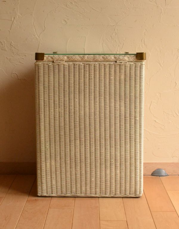 アンティーク家具　アンティークのロイドルーム家具、テーブルに使えるランドリーボックス。後ろもきれいに仕上がっています。(k-1032-f)