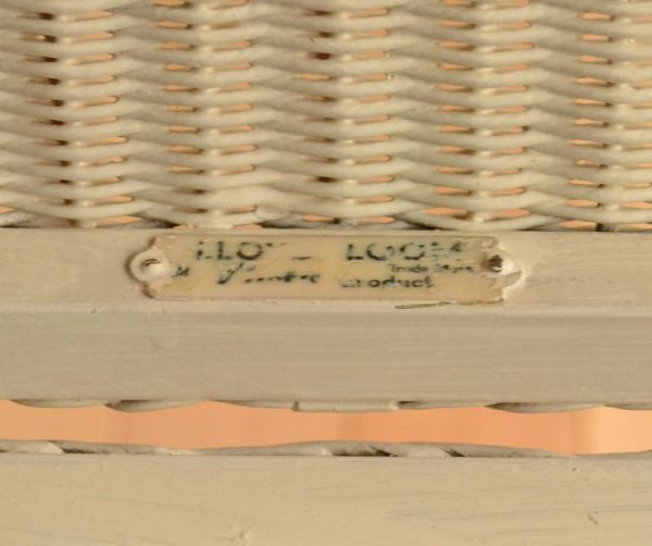 アンティーク家具　アンティークのロイドルーム家具、テーブルに使えるランドリーボックス。ロイドルームのタグが残っています。(k-1032-f)