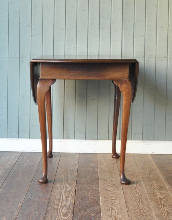 ロイドテーブル　アンティーク家具　アンティークの素敵な英国家具、マホガニー材のバタフライテーブル。片開きの状態でもご使用頂けます。(k-1033-f)