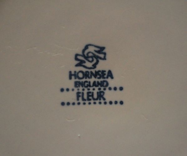 Hornsea（ホーンジー）　アンティーク雑貨　ホーンジー社のアンティークフルール（ミルクジャグ）。裏にはバックスタンプが入っています。(k-1034-z)