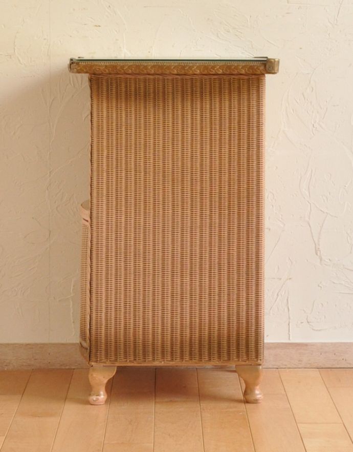 ロイドルーム アンティーク家具 イギリスのアンティーク家具、ロイドルームのベッドサイドキャビネット(ピンク)。サイドはこんな感じです。(k-1036-f-1)