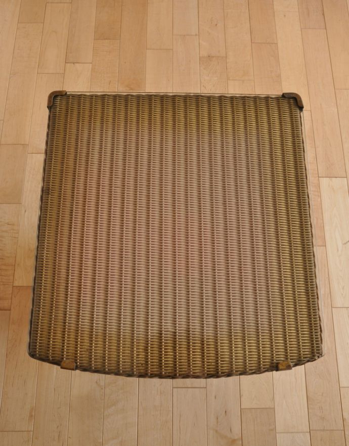 ロイドルーム アンティーク家具 イギリスのアンティーク家具、ロイドルームのベッドサイドキャビネット(ピンク)。天板のガラスもキレイな状態です。(k-1036-f-1)