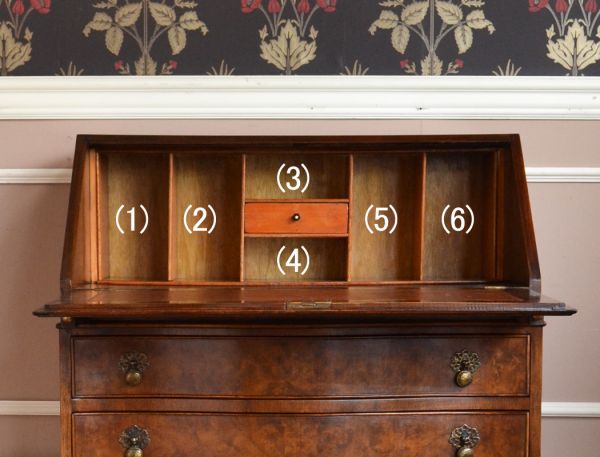 アンティーク家具　英国のアンティーク家具、美しいビューロー（デスク）。この通り天板は広々しているので、パソコンデスクとしても活躍してくれます。(k-1040-f)