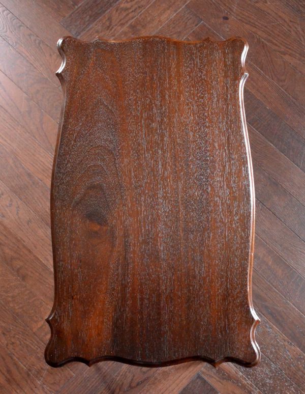 アンティーク家具　アンティークのマホガニー材を使った英国家具、オケージョナルテーブル。長方形の天板です。(k-1042-f)