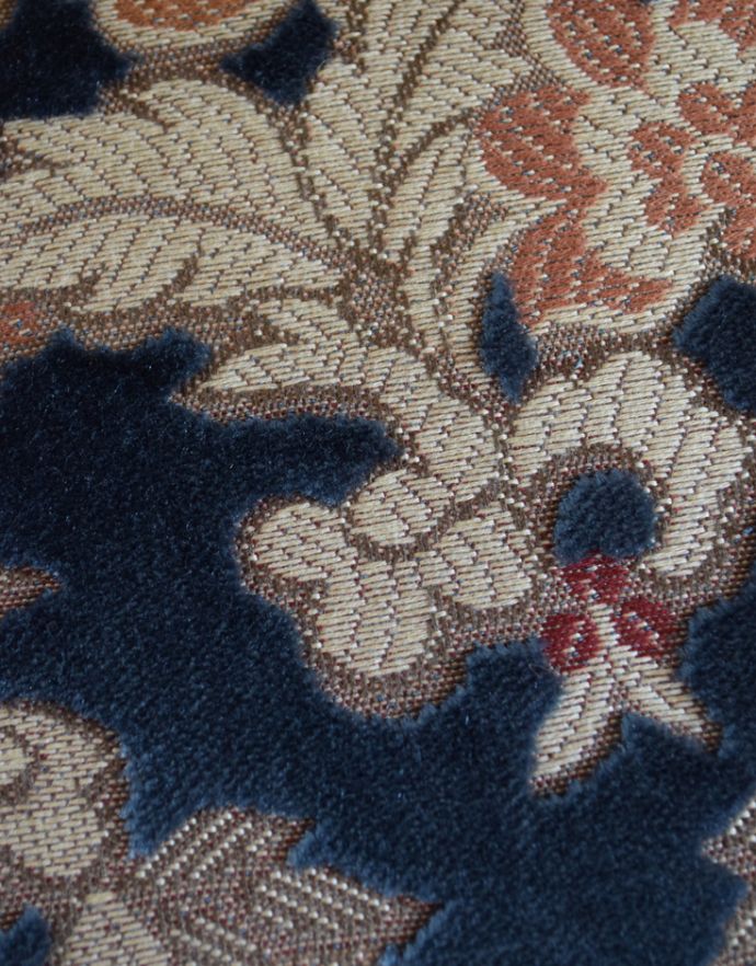 サロンチェア　アンティーク チェア　英国で出会った豪華なチェア、マホガニー材のアンティーク サイドチェア。座り心地がいいクッション付きの座面。(k-1050-c)