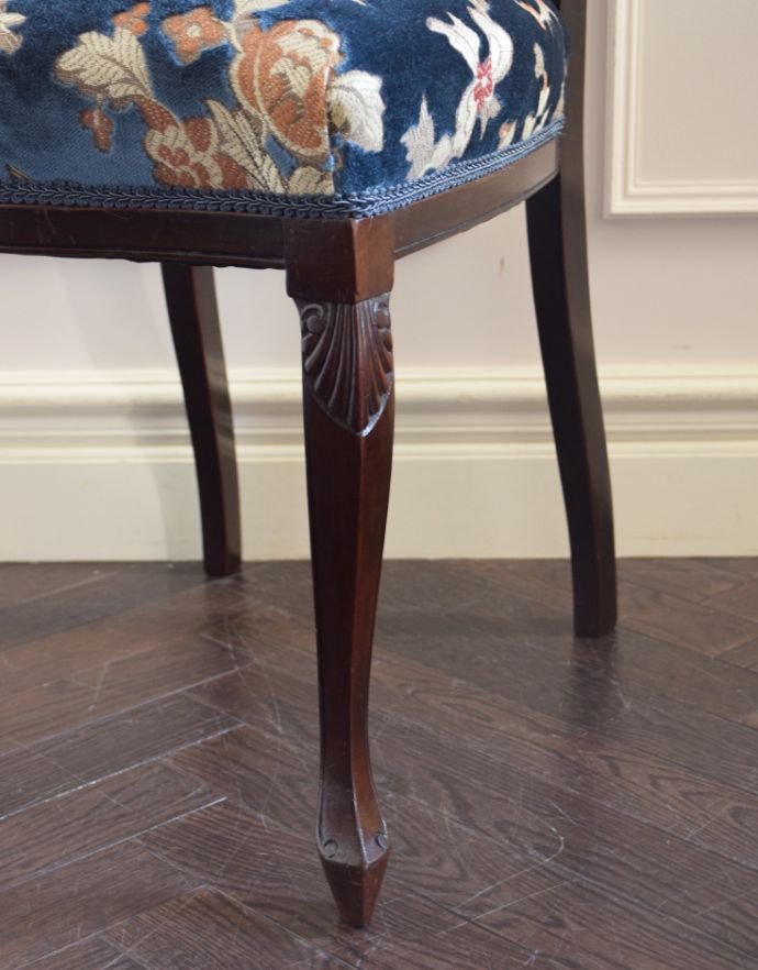 サロンチェア　アンティーク チェア　英国で出会った豪華なチェア、マホガニー材のアンティーク サイドチェア。きちんとお直ししていますので、大柄な男性でも安心してお掛け下さい。(k-1050-c)