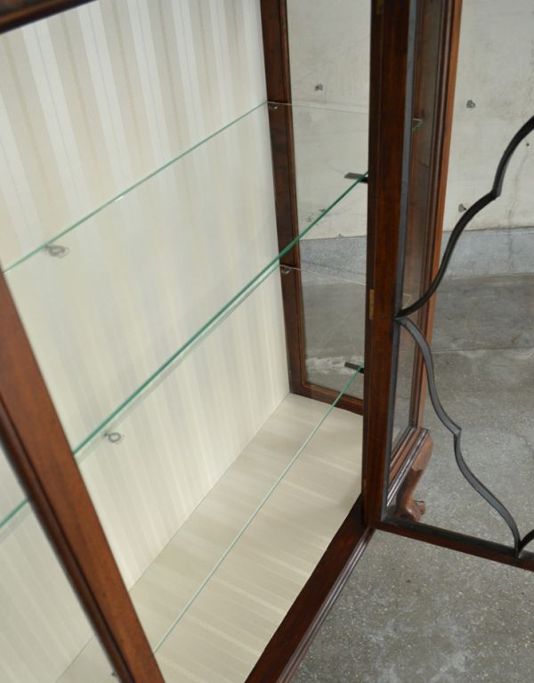 アンティークのキャビネット アンティーク家具 英国のアンティーク家具、大きな美しいガラスキャビネット(ショーケース)。キレイに修復してありますので、いろんなものを収納して下さい。(k-1058-f)