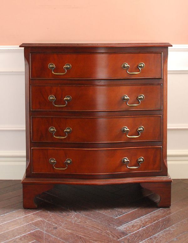 アンティーク家具 マホガニー材のリッチなアンティーク家具、英国のおしゃれなチェスト。品のある色合いと木目です。(k-1060-f)