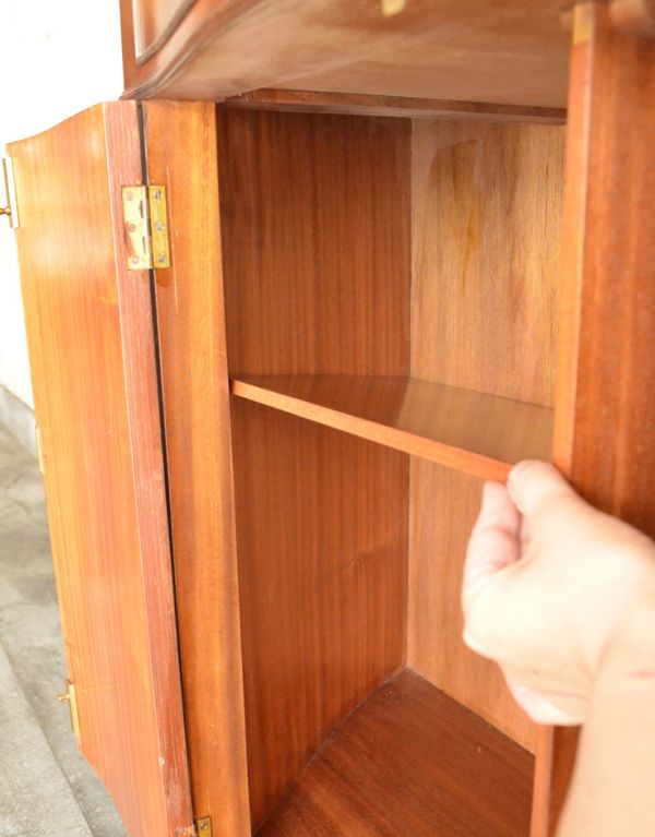 アンティークのキャビネット アンティーク家具 収納が付いているイギリスのアンティーク家具、コンソールキャビネット。棚板は可動です。(k-1064-f)