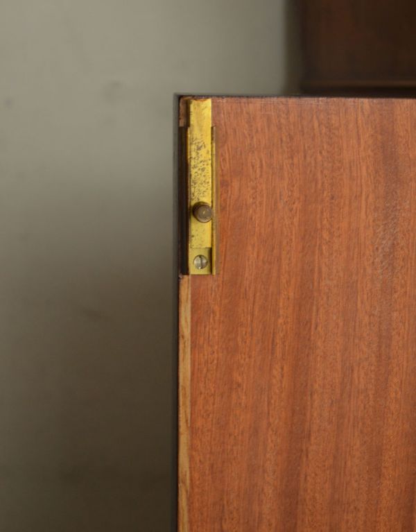 アンティークのキャビネット アンティーク家具 収納が付いているイギリスのアンティーク家具、コンソールキャビネット。扉の上部にストッパーがあります。(k-1064-f)