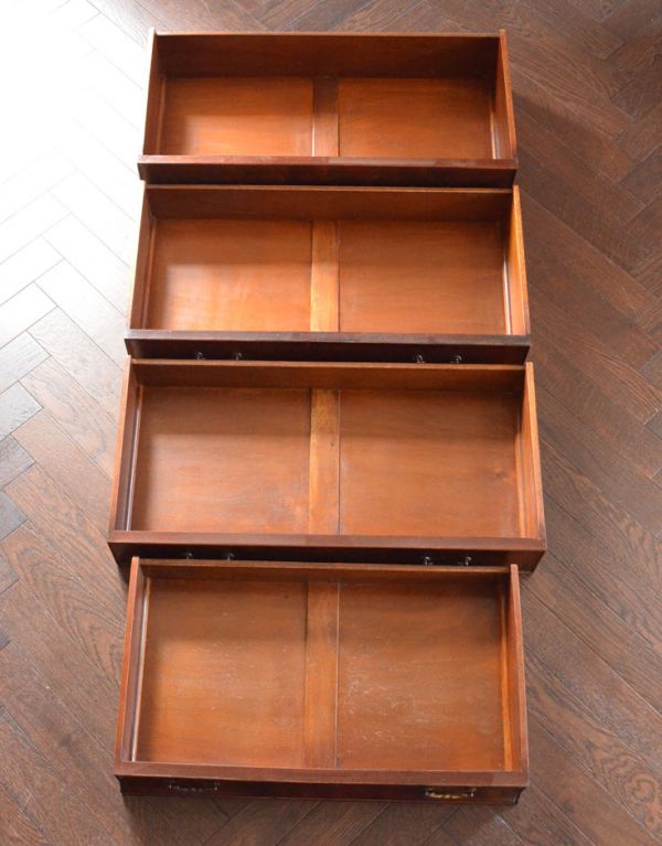 アンティーク家具 英国のアンティーク家具、高級マホガニー材のおしゃれなビューロー。広々とした引き出しがあります。(k-1071-f)