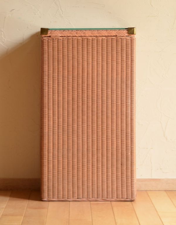 ロイドルーム　アンティーク家具　イギリスのアンティークの家具、テーブルに使えるロイドルームのランドリーボックス。可愛いピンク色です。(k-1074-f)