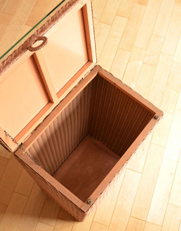 ロイドルーム　アンティーク家具　イギリスのアンティークの家具、テーブルに使えるロイドルームのランドリーボックス。中も修復してあるので、実用的になんでも入れて頂けます。(k-1074-f)