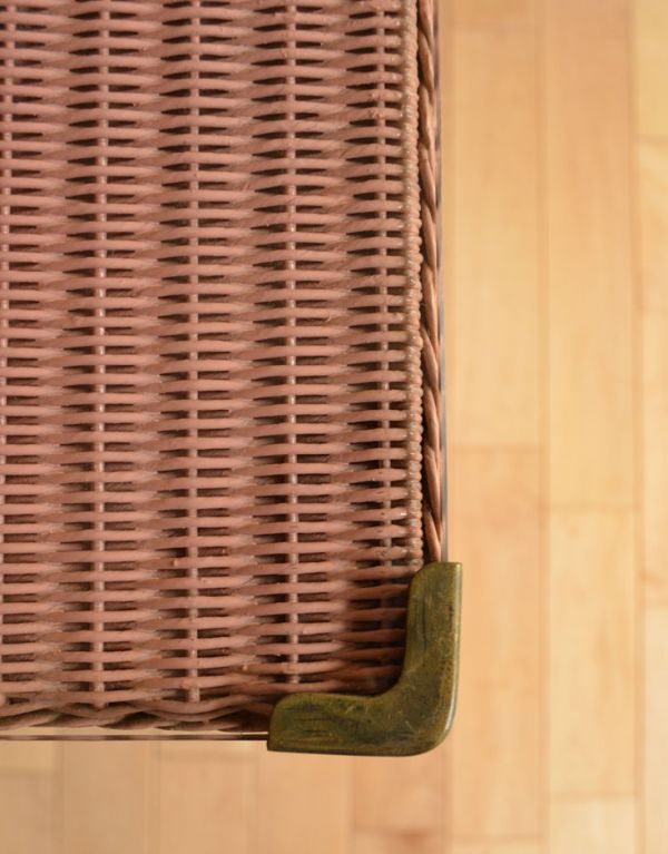 ロイドルーム　アンティーク家具　イギリスのアンティークの家具、テーブルに使えるロイドルームのランドリーボックス。ガラスはしっかり固定されているので、安定感があります。(k-1074-f)