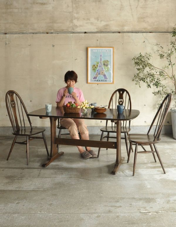 アーコールの家具 アンティーク家具 T字脚がスマートなヴィンテージ家具、アーコールのダイニングテーブル 。お茶の時間、パソコンや書き物、アイロンなどの作業台として。(k-1080-f)