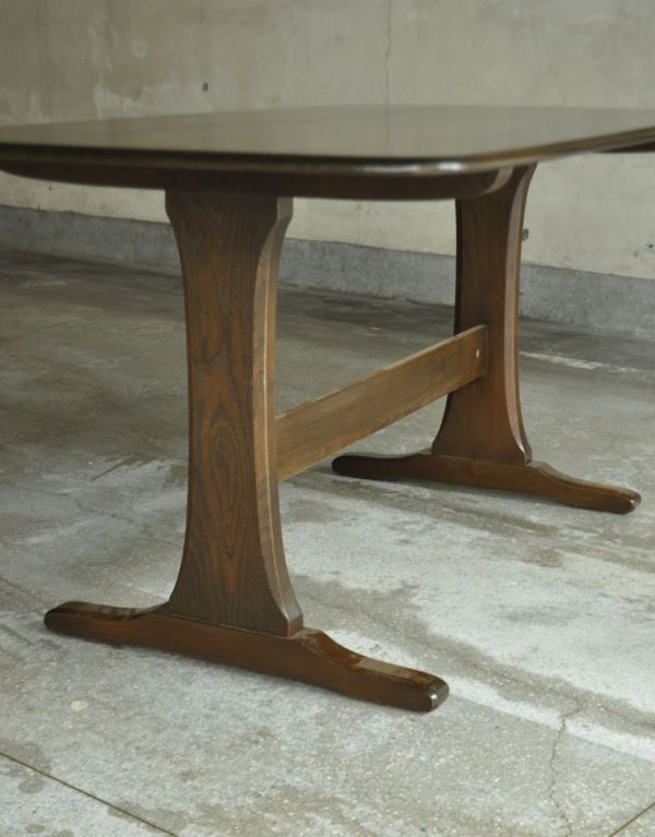 アーコールの家具 アンティーク家具 T字脚がスマートなヴィンテージ家具、アーコールのダイニングテーブル 。アーコールらしいスマートな脚。(k-1080-f)