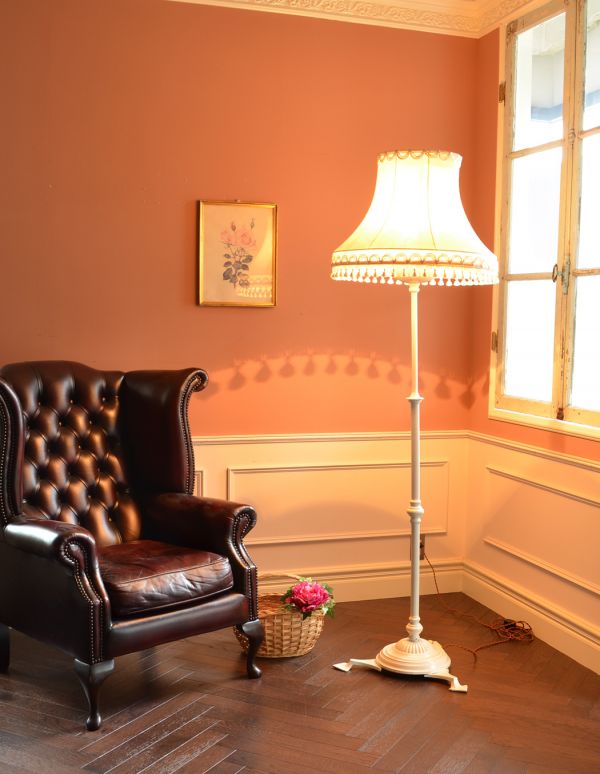 フランス輸入のアンティーク照明、白い布シェードのフロアランプ（E17