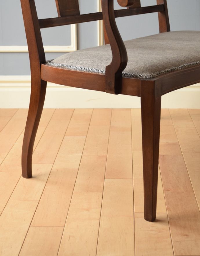 英国クラシックスタイル アンティーク チェア 象嵌が美しいアンティークチェア、マホガニー材を使ったセティ(ソファ)。きちんとメンテナンスをしているので、大柄な男性でも安心してお掛けください。(k-1084-c)