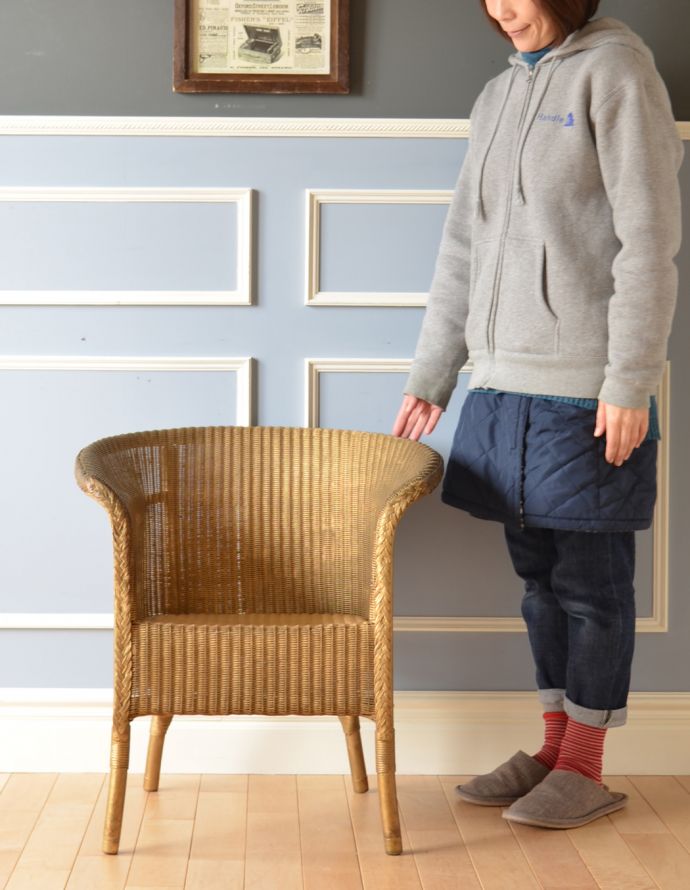 ロイドルーム アンティーク チェア イギリスのアンティークチェア、ロイドルームのリビングチェア(ゴールド色)。見て楽しむだけでなく、使って本当の良さがわかるのがロイドルームチェア。(k-1086-c)