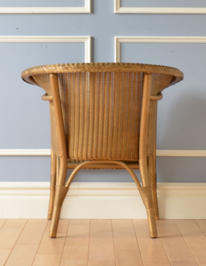 ロイドルーム アンティーク チェア イギリスのアンティークチェア、ロイドルームのリビングチェア(ゴールド色)。後ろ姿もかわいらしいロイドルームチェア!支えもしっかりしています。(k-1086-c)