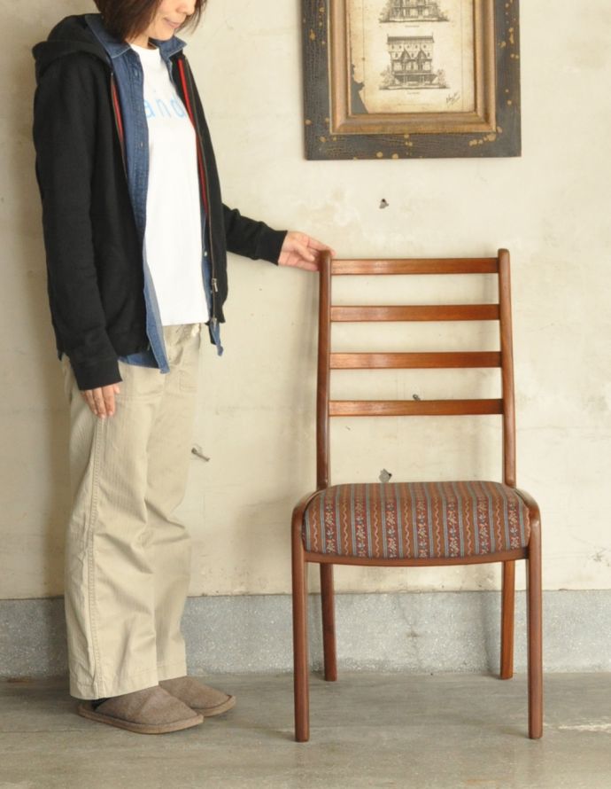 G-PLAN(Gプラン)　アンティーク チェア　カッコイイ北欧のファブリック張りのヴィンテージチェア、G-PLANのダイニングチェア。人気の北欧テイストの家具。(k-1087-c)