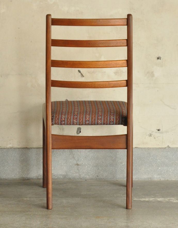 G-PLAN(Gプラン)　アンティーク チェア　カッコイイ北欧のファブリック張りのヴィンテージチェア、G-PLANのダイニングチェア。シンプルでオシャレな形。(k-1087-c)