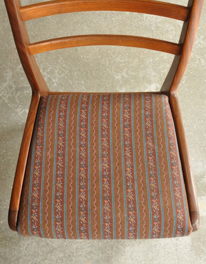 G-PLAN(Gプラン)　アンティーク チェア　カッコイイ北欧のファブリック張りのヴィンテージチェア、G-PLANのダイニングチェア。座面は、クッション付きのタイプ。(k-1087-c)