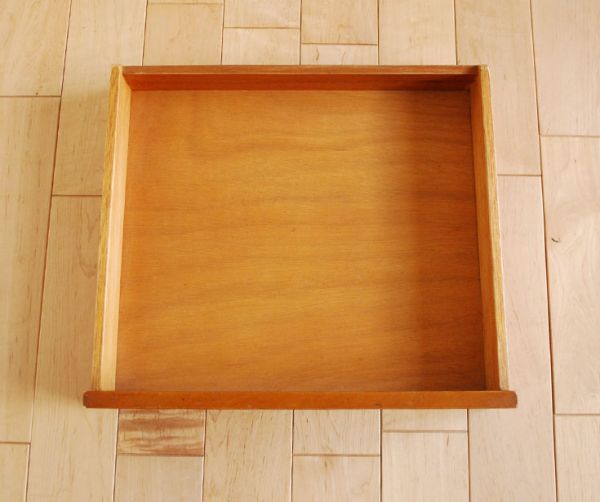 アンティークのワゴン・トローリー アンティーク家具 ナチュラルな茶色のヴィンテージ家具、多機能なトロリー(ワゴン)。引き出しは1杯。(k-1090-f)