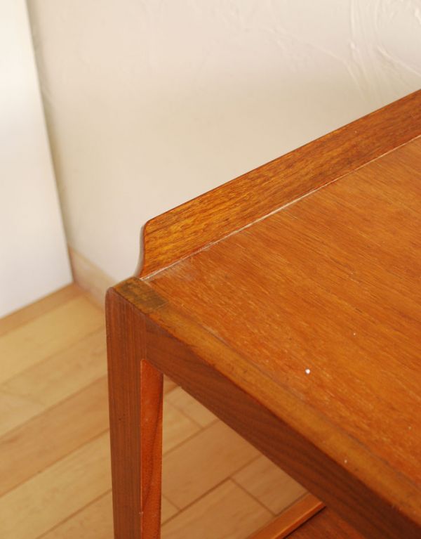 アンティークのワゴン・トローリー アンティーク家具 ナチュラルな茶色のヴィンテージ家具、多機能なトロリー(ワゴン)。いろんなお部屋に合わせやすい明るい茶色です。(k-1090-f)