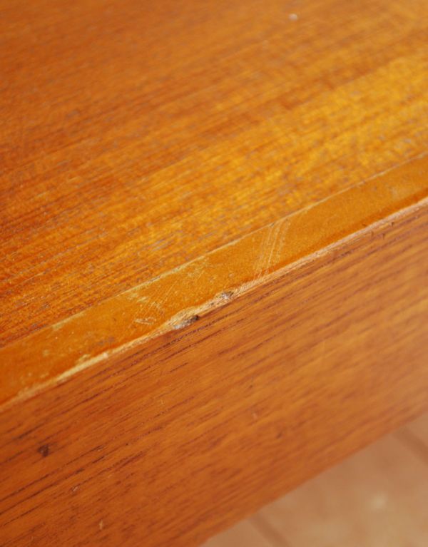 アンティークのワゴン・トローリー アンティーク家具 ナチュラルな茶色のヴィンテージ家具、多機能なトロリー(ワゴン)。専門の職人によってお直ししていますが、アンティークは新品ではありません。(k-1090-f)