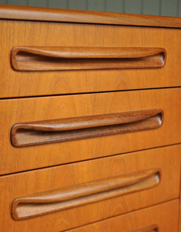 G-PLAN(Gプラン) アンティーク家具 リビングボードにオススメのヴィンテージ家具、サイドボード(Gプラン)。G-PLANらしいシンプルかつ使いやすい取っ手です。(k-1092-f)