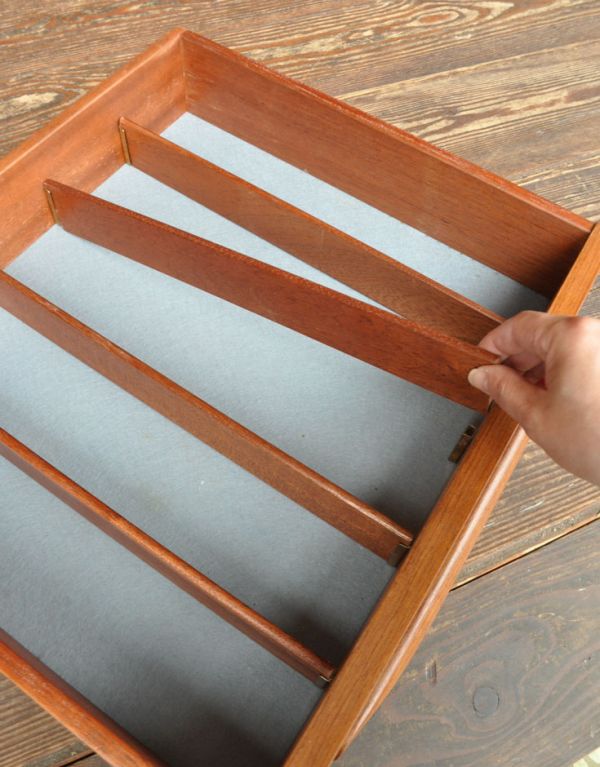 G-PLAN(Gプラン) アンティーク家具 リビングボードにオススメのヴィンテージ家具、サイドボード(Gプラン)。引き出しの上段はフェルトが張ってあります。(k-1092-f)